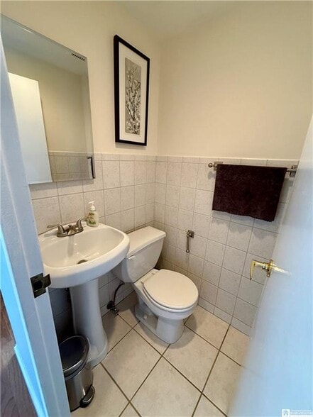 Building Photo - 849 Delaware Ave