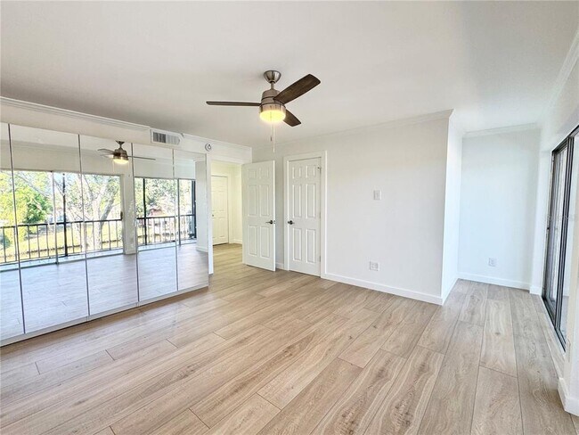 Building Photo - 9205 Tudor Dr