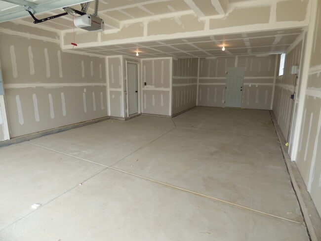 Building Photo - Two Story, 3 Bedroom Home in Village East Subdivision in Windsor