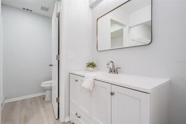Building Photo - 2582 Bentley Dr