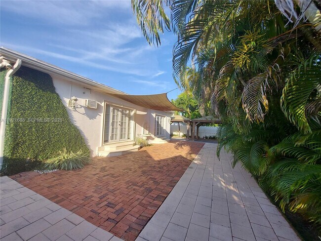 Building Photo - 8105 SW 17th Terrace