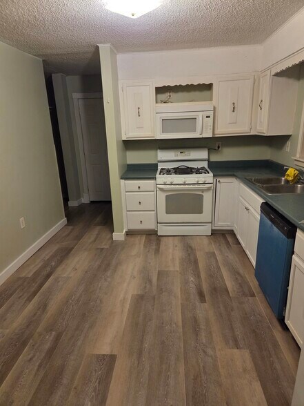 Building Photo - 495 Carter Hill Rd