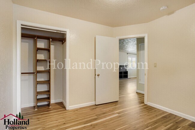 Building Photo - Charming 3-Bedroom Home in Highly Walkable Milwaukie Neighborhood!