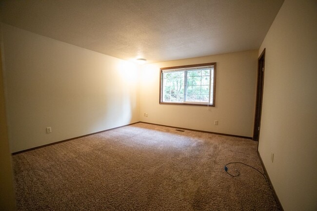 Building Photo - 3 Bedroom Home on Cul-De-Sac