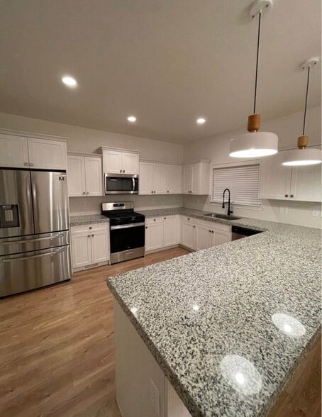 Building Photo - 792 S Aspen Pl