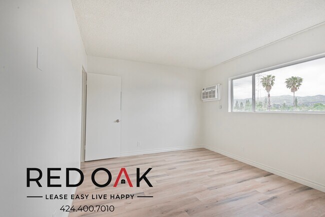 Building Photo - 10535 Lindley Ave