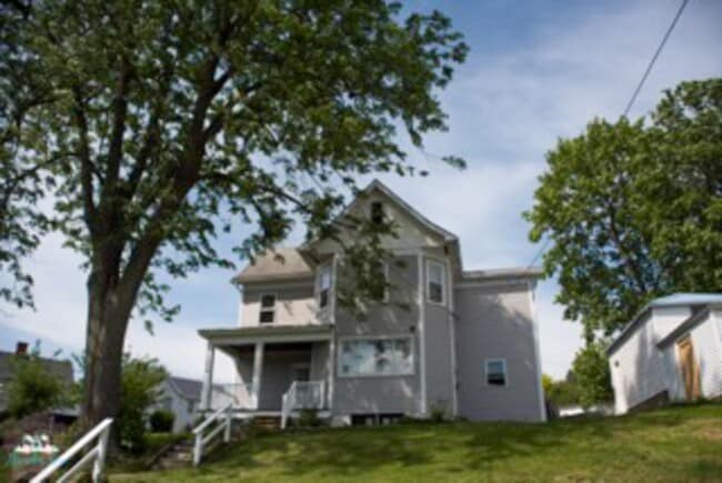 Building Photo - 4 Bed 1.5 Bath Single Family Home for Rent