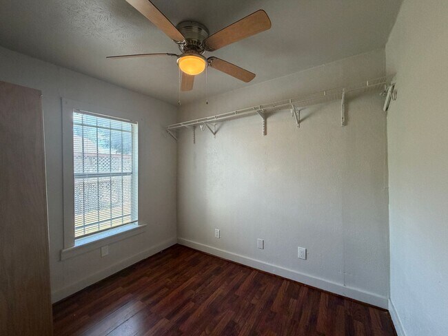 Building Photo - 200 Clemmer St