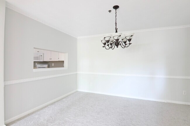 Building Photo - 2204 Lesner Crescent