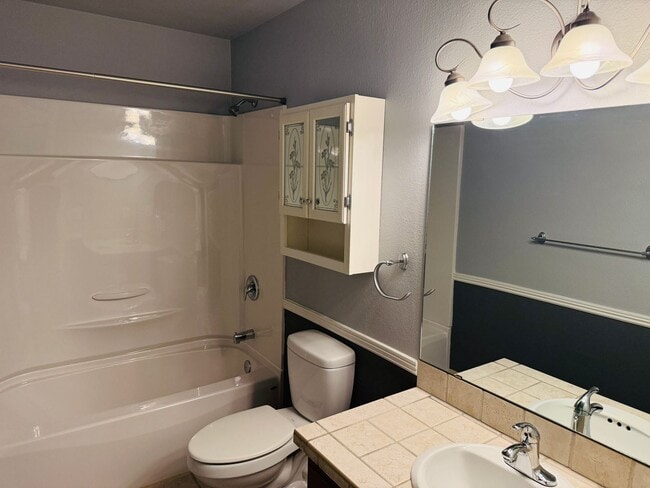 Building Photo - West End 4/2 - Amazing Location