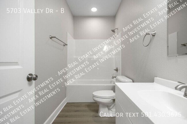 Building Photo - 5703 Valley Dr