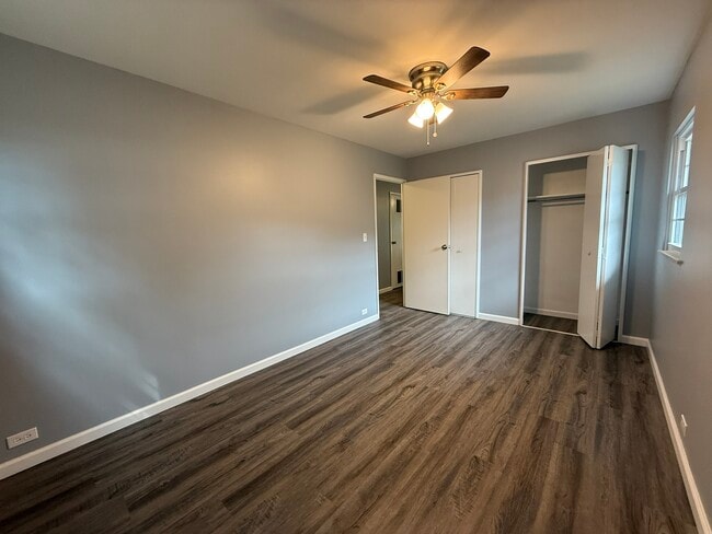 Building Photo - Meadow Dr