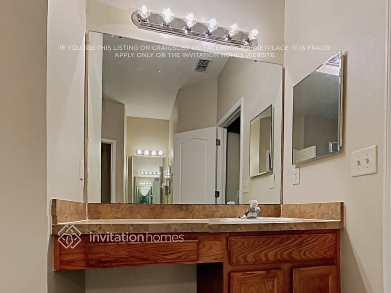 Building Photo - 2430 Leaning Pine St