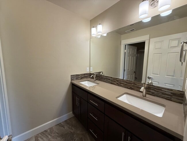 Building Photo - 3120 NE Marea Dr