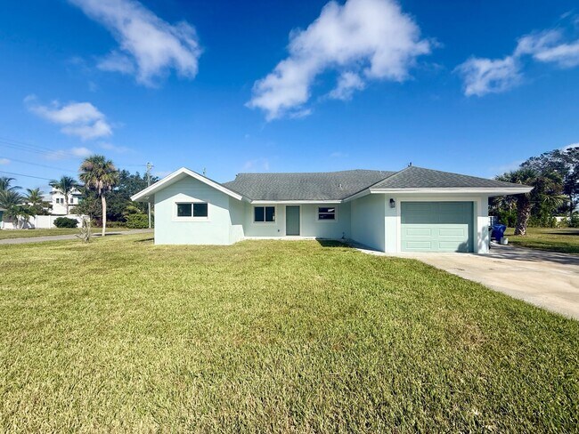 Building Photo - Four Bedroom Pool Home - Second Floor View of Manatee River