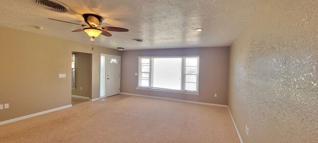 Building Photo - LARGE HOME WITH MANY UPDATES