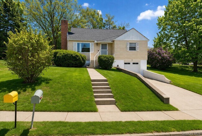 Building Photo - 19 Lawrence Ave