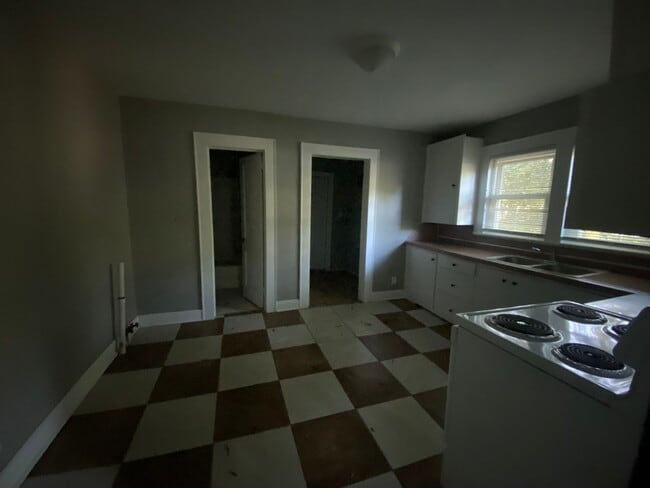 Building Photo - 1/1 duplex in shelby, nc