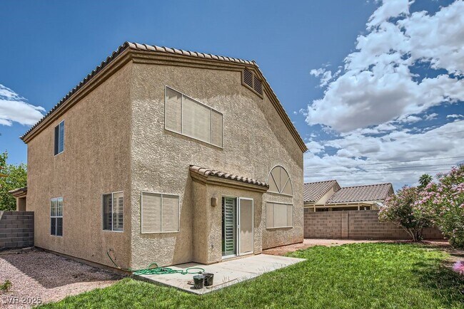 Building Photo - 591 Fox Chase St