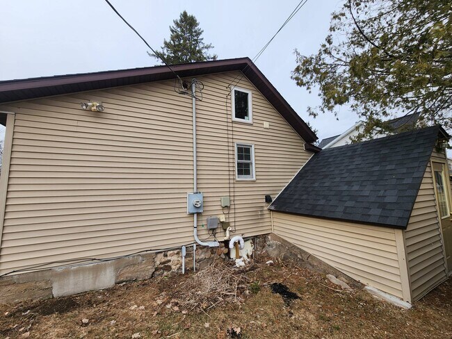 Building Photo - 505 N Ohio St
