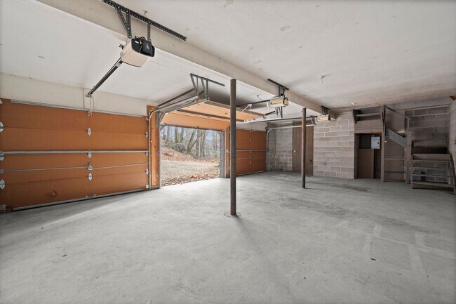 Building Photo - Beautiful 4 Bedroom 3.5 Bathroom Home On Quiet Tree-Lined Street In Millwood.