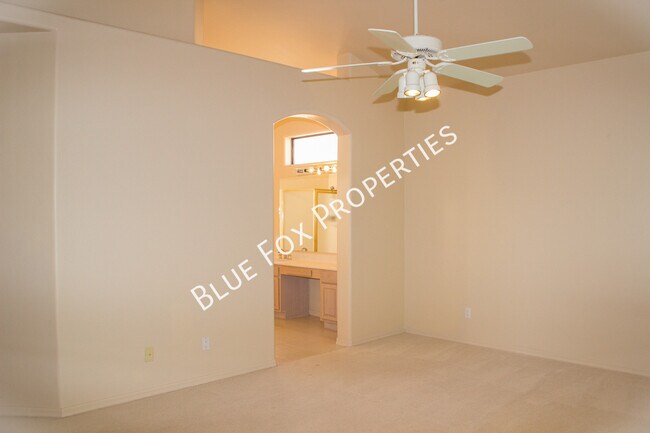 Building Photo - 4131 E Hawks Wing Dr