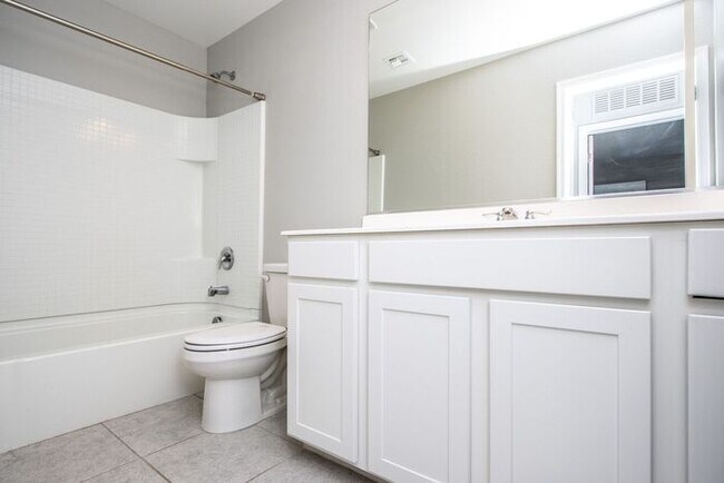 Building Photo - Home at Mission Royal Resort Living Community! 5bd 3ba 2688sqft!