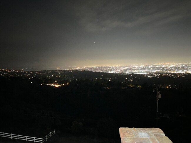 Building Photo - 19 Bronco Dr