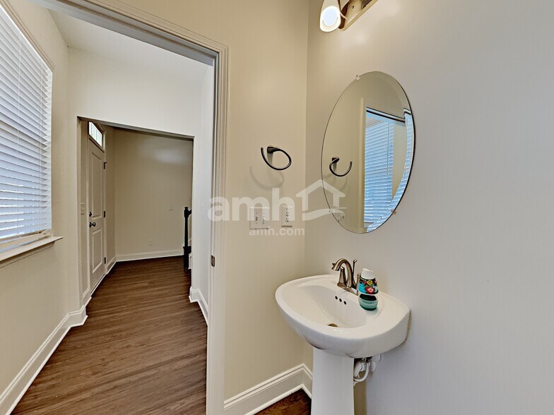 Building Photo - 144 Lindridge Dr