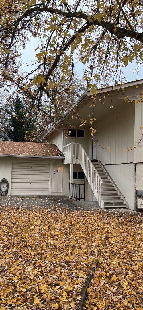 Building Photo - 2187-2189 NW North Hill Dr