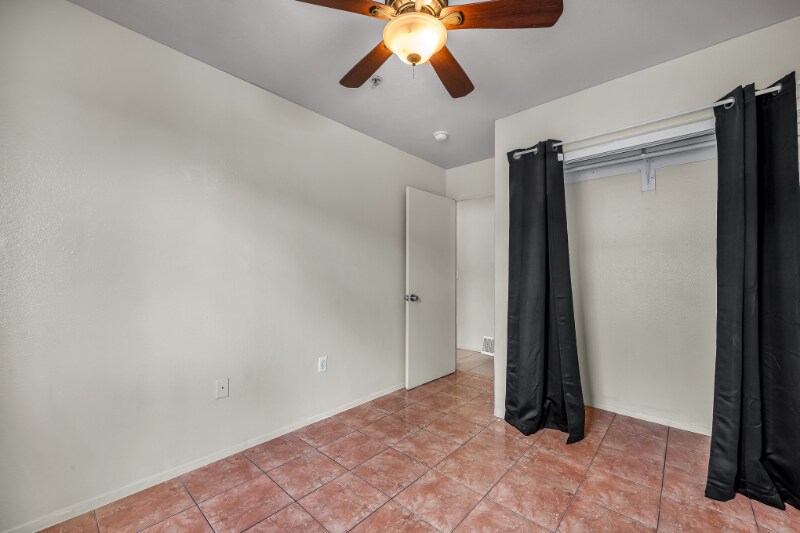 Building Photo - 5231 Huntington Dr