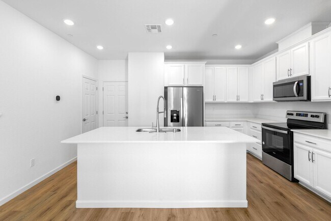 Building Photo - Citrus Heights AMAZING FLOOR-PLAN (Solar) ...