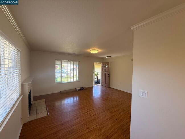 Building Photo - 1049 Miranda Way