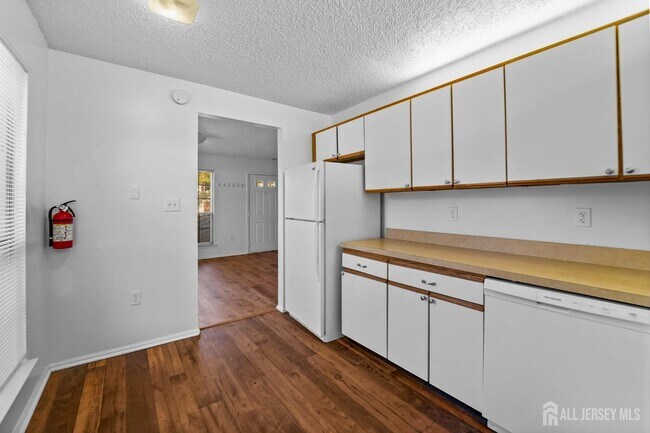 Building Photo - 194 Darwin Ln