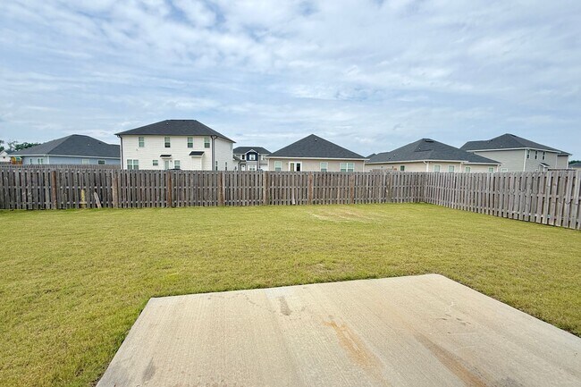 Building Photo - COMING JUNE 2026! (Small Pet Only)