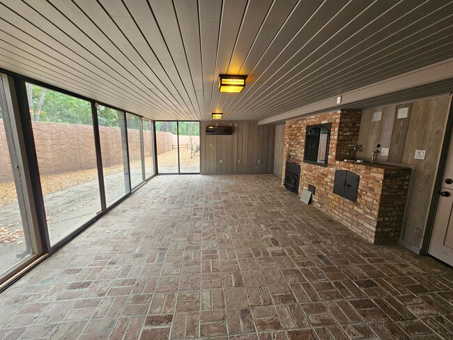 Building Photo - Stunning 5 Bed 3 Bath Naglee Park Home With Scenic Views