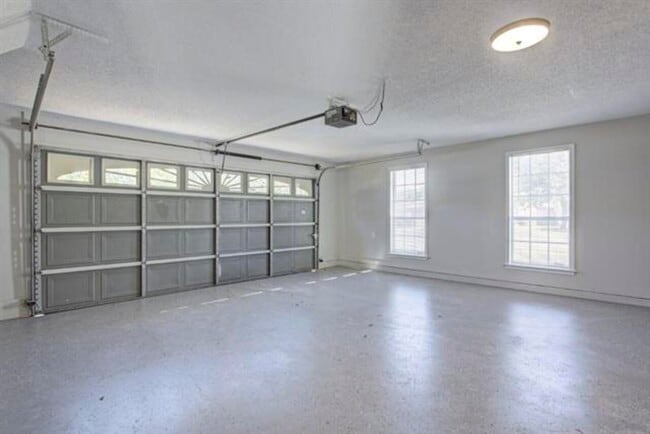 Building Photo - 6479 Stone Lake Dr