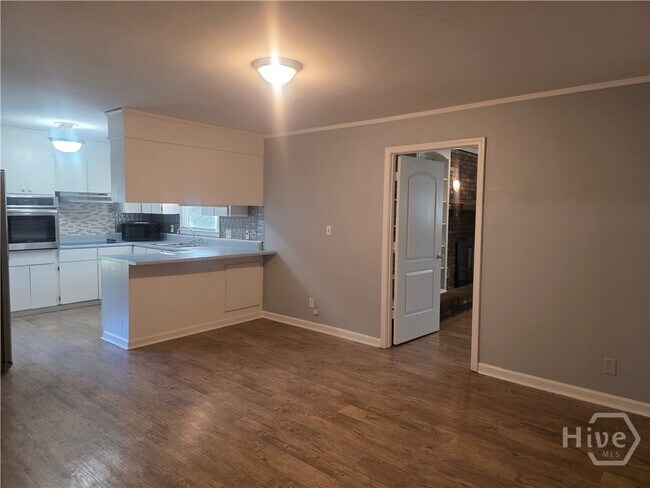 Building Photo - 213 Westwood Dr