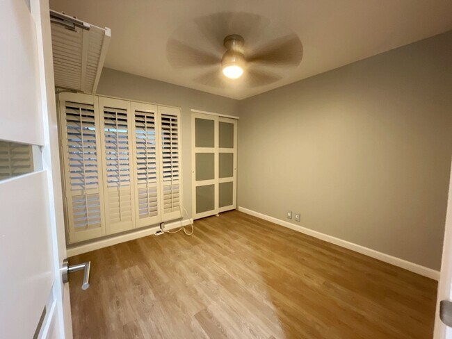 Building Photo - Waipio Gentry 2 bed, 1 bath, 2 parking wit...
