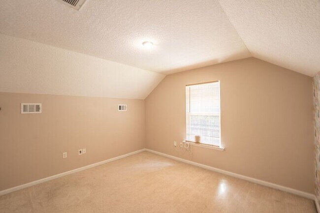 Building Photo - 10 Arbors Cir