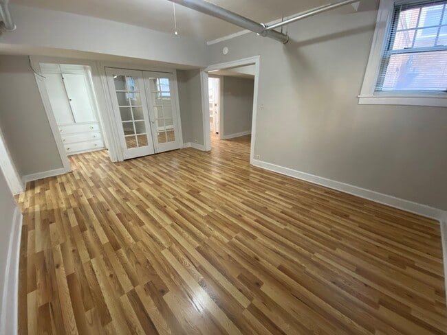 Building Photo - 730 Reba Pl