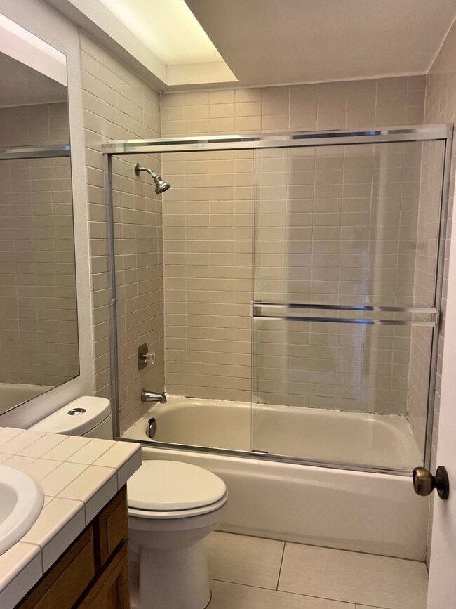 Building Photo - Spacious 2 Bedroom 2-1/2 Bathroom Townhome with 2-car garage in La Jolla near UCSD