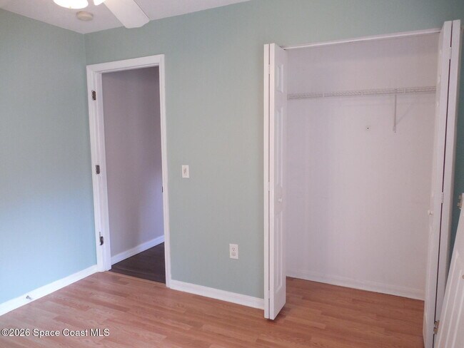 Building Photo - 5272 Outlook Dr