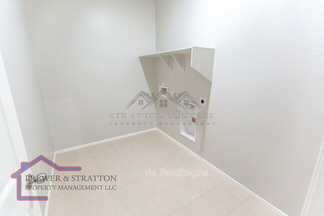 Building Photo - 495 E Rio Pl