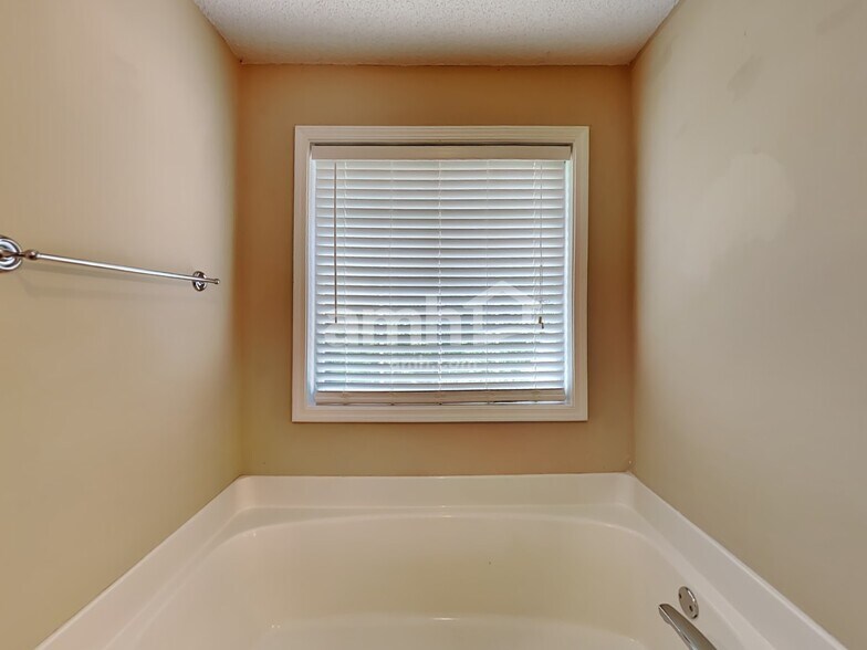 Building Photo - 5705 Wandering Vine Trl SE