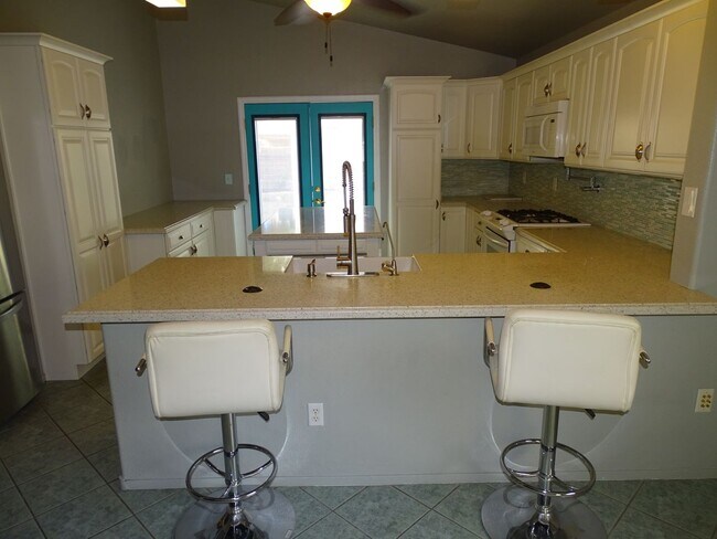 Building Photo - 3 Bedroom Single Story Northwest Vegas Home