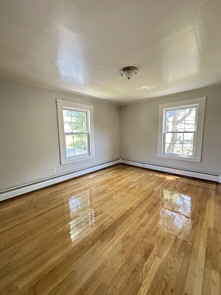 Generous primary bedroom with dedicated closet - 7 Buxton Ct