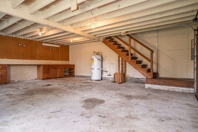 Building Photo - 230 15th Ave SE