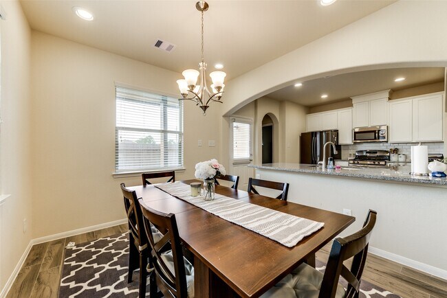 Building Photo - 8407 Hawthorn Vly Ln