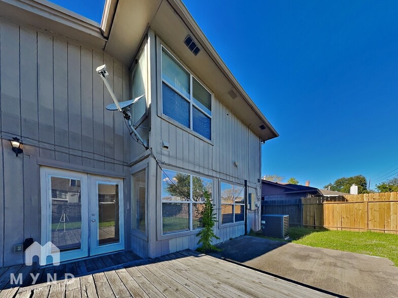 Building Photo - 20139 Telegraph Square Ln